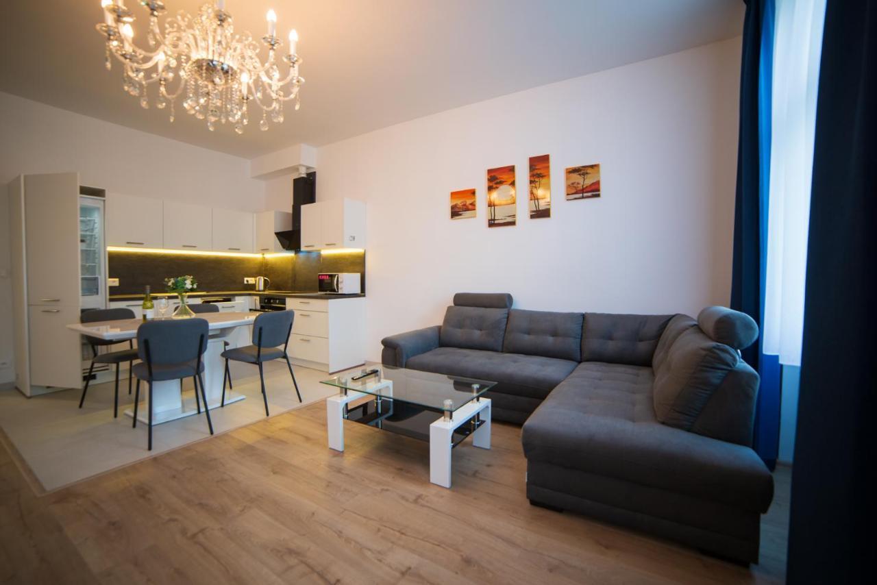 Top Class Apartments In Carlsbad カルロヴィ・ヴァリ エクステリア 写真