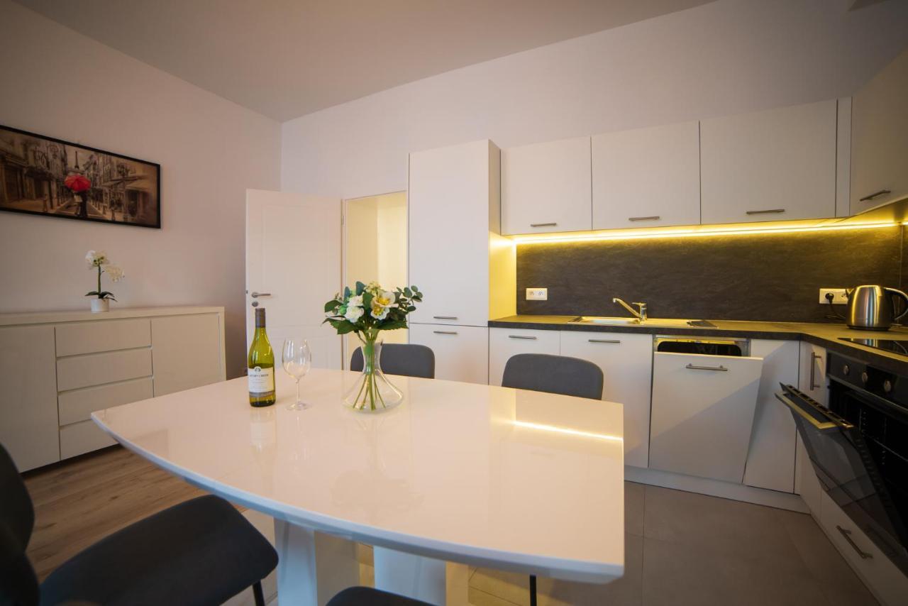 Top Class Apartments In Carlsbad カルロヴィ・ヴァリ エクステリア 写真