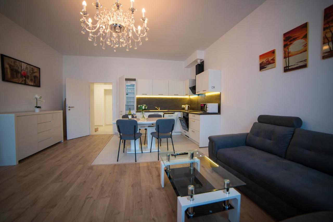 Top Class Apartments In Carlsbad カルロヴィ・ヴァリ エクステリア 写真