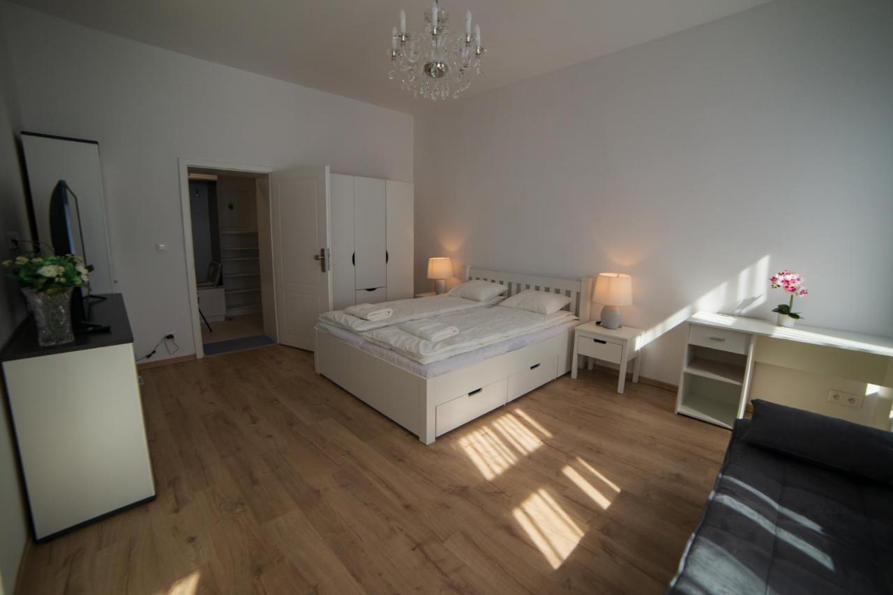 Top Class Apartments In Carlsbad カルロヴィ・ヴァリ エクステリア 写真
